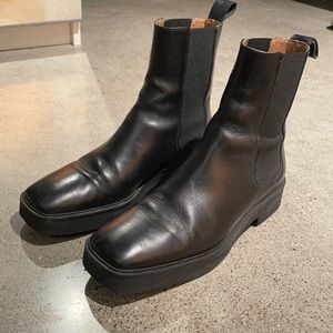 Chelsea leather boot - barely worn